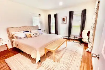 Image de King bed, Spacious 4 bedroom house with a workspace and WiFi in Fort Plain