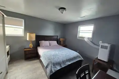 Image de 3-bedroom apartment just off Atlantic City Bay, with private parking!