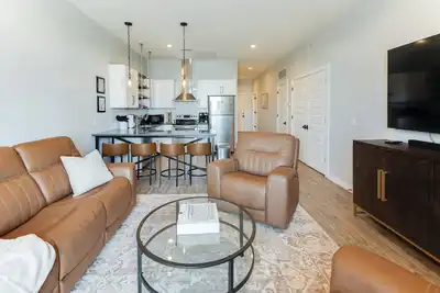 Image de Crimson Fire: Cozy 2 Bed/2 Bath Condo Sleeps 6 – Your Perfect Tuscaloosa Getaway!