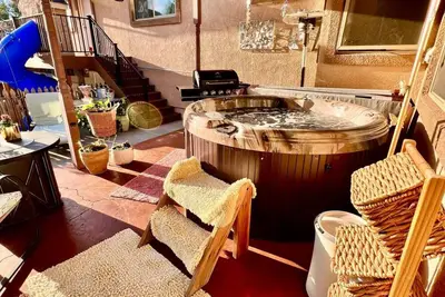 Image de New Luxury Primary Suite-Two King Beds-Wraparound Deck-Mountain Views-Hot Tub