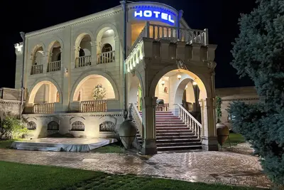 Image de Magnificent Armenian castle next to Yerevan Zvartnots International Airport Evn