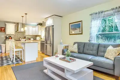 Image de < Half-Mi to Shore: Harwich Port Beach House