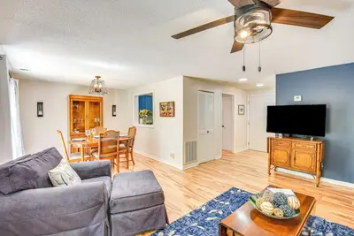 Image de Marina & Pool Access: Lovely Lake Keowee Townhome!