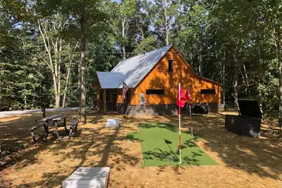 Image de New! Modern Cabin w/Hot Tub, Fire Pit, Private; 2 miles to Cloudland Canyon, Hiking, McLemore Golf