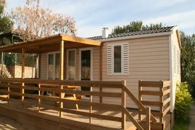 Image de Bungalow avec Terrasse et Parking