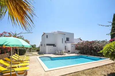 Image de Casa Bubbel - Maison de ville avec 3 chambres et piscine privée à Quinta do Paraiso