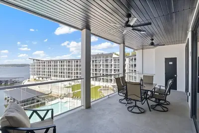Image de On The Rocks Lakefront Condo Slip Included