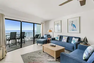 Image de New! Beachfront Condo * Stunning Views