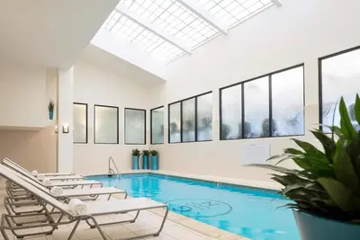 Image de Tranquil Newport Getaway: Four Serene Waterview Rooms | Pets are Allowed