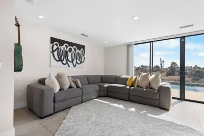 Image de Stylish Pool & Stunning Views