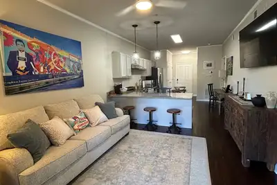 Image de Walk to Campus, Cotton District, and Downtown! ! !