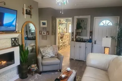 Image de Onyx Oasis I w\/ Private Pool and firepit. Walking distance to Washburn U.