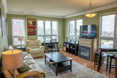 Image de The Parliament Downtown 2Bed 2Bath, Ac, Ug parking
