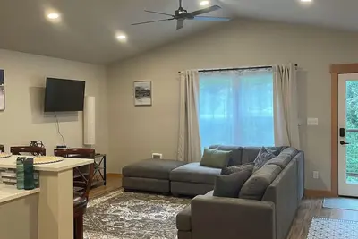Image de Near Galbraith Mt. and Whatcom Falls. New apartment ready to be enjoyed.
