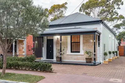 1880’s cottage home near Showgrounds