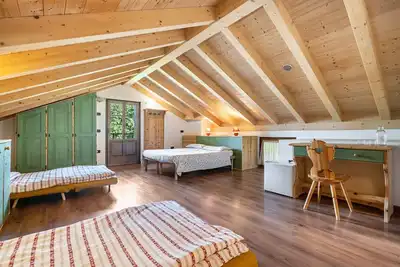 Image de Chambre quadruple avec petite cuisine, jardin partagé et balcon