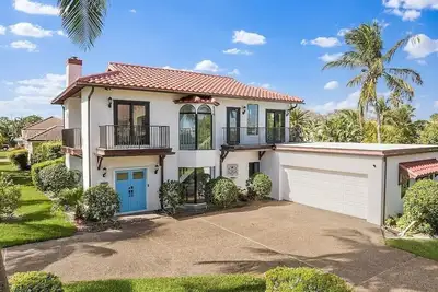 Image de Beach House in exclusive gated Community- 4 bedroom Pool, 1st floor Bedroom/Bat