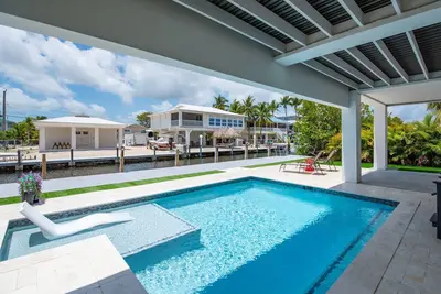 Image de Big Pine Paradise: Beautiful Updated 4br Canal Front Home, Pool, Dockage, Easy Gulf/Atlantic Access