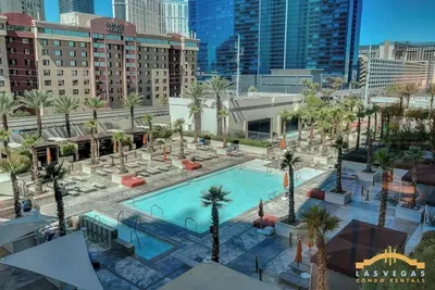 Image de Mgm Signature-03-703 Strip View Jacuzzi Studio