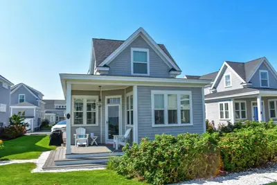 Image de 3 bedroom free standing condo located in sought after Heritage Sands!