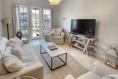 Image de Walton Waves 332-Sleeps 10