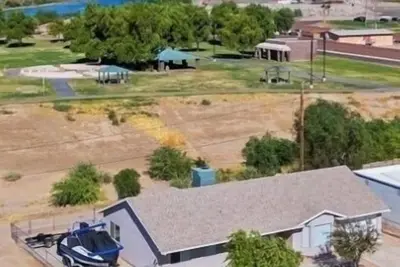 Image de Stay 31+days 50% discount! Views, just steps to the river! Freshly remodeled home