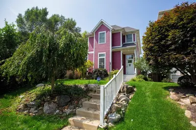 Image de Beautiful 5 bedroom home, walk to campus and Eddy Street Commons