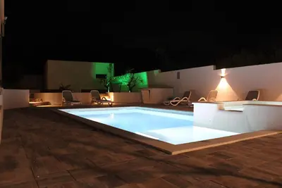 Image de Gemütliche Ferienhaus mit Großen Pool