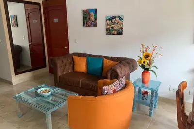 Image de Beautiful, Large, Decorated 2nd floor apartment