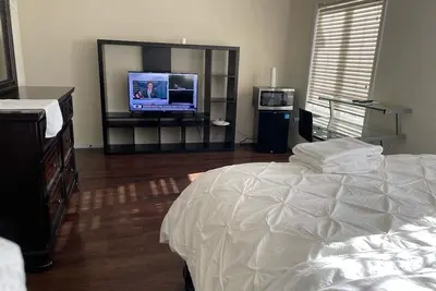 Image de Luxury Chic 1bed Detached house in Central Brantford