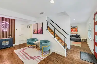 Image de Group Getaway · Cowboy Pool · 5br · Perfect for Bach Parties · Near Downtown