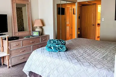 Image de Charming 2-bed, 2 bath Condo with WiFi On Madeira Beach\nDIRECT Gulf Front \n