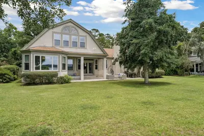 Image de Riverfront 7 Br/5 Ba Estate+Dock