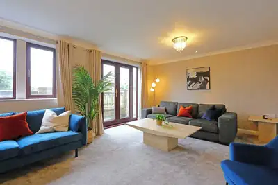 Image de M1/M62-Free Parking+WiFi/ 8 beds/3 TVs/Office