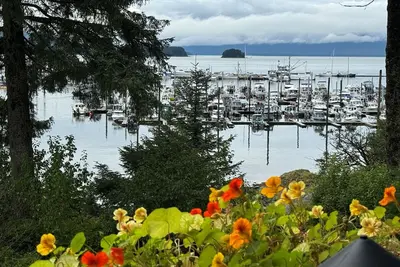 Image de Cozy 2-bedroom condo with a terrific view in awesome Juneau Alaska\n\n\n