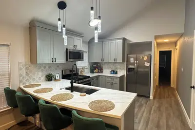 Image de ! ! ! New! ! ! East Downtown Atx Freshly Renovated Childhood Casita