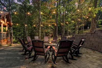 Image de Trails End Lodge Spacious 5-bedroom cabin in tranquil Morganton with Ac, WiFi