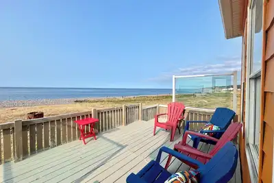 Image de Escape to your private oasis in our ocean front home with breathtaking views.