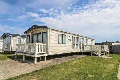 The Boathouse, family friendly, with a garden in East Wittering