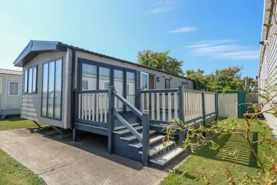 The Beachhouse, family friendly, with a garden in East Wittering