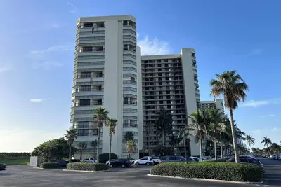 Image de Snowbird's Paradise - 2-bedroom Beachside Condo on Hutchinson Island