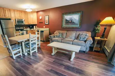 Image de Beautiful River and Mountain Views from Deck