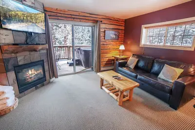 Image de One Bedroom, Two Bath Condo with a Personal Hot Tub on Deck Overlooking River