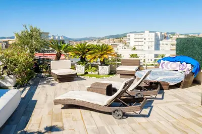 Image de Appartement 'Cannes Center Sea and Sky' avec vue sur mer, terrasse privée et climatisation