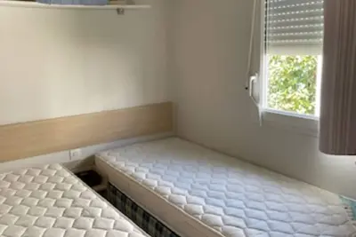 Image de Mobil-home 'Mobil-home Kapa - Proche Mer' avec piscine partagée, terrasse privée et jardin privé