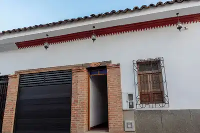 Image de Casas Encanto Buga 1 Block from La Basilica Tv, Ac and private bathroom