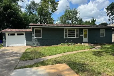 Image de Cozy 2-bdrm home minutes from Kinnick and Melrose tailgating, Ac, WiFi, parking