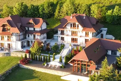Image de Domaine Bonaparte –L’élégance d’un domaine privé avec prestations luxe & vue lac