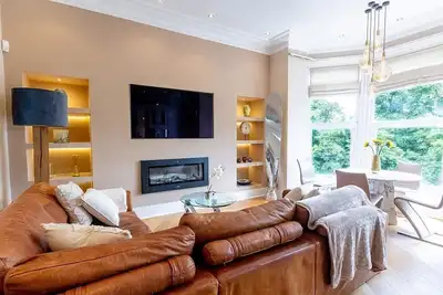 Image de Spacious central apartment to town with views