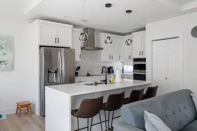 Image de Modern Townhome | Rooftop + Backyard & Garage #2